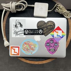 MacBook Pro - Model A1502- MOVING OUT SALE ✈️