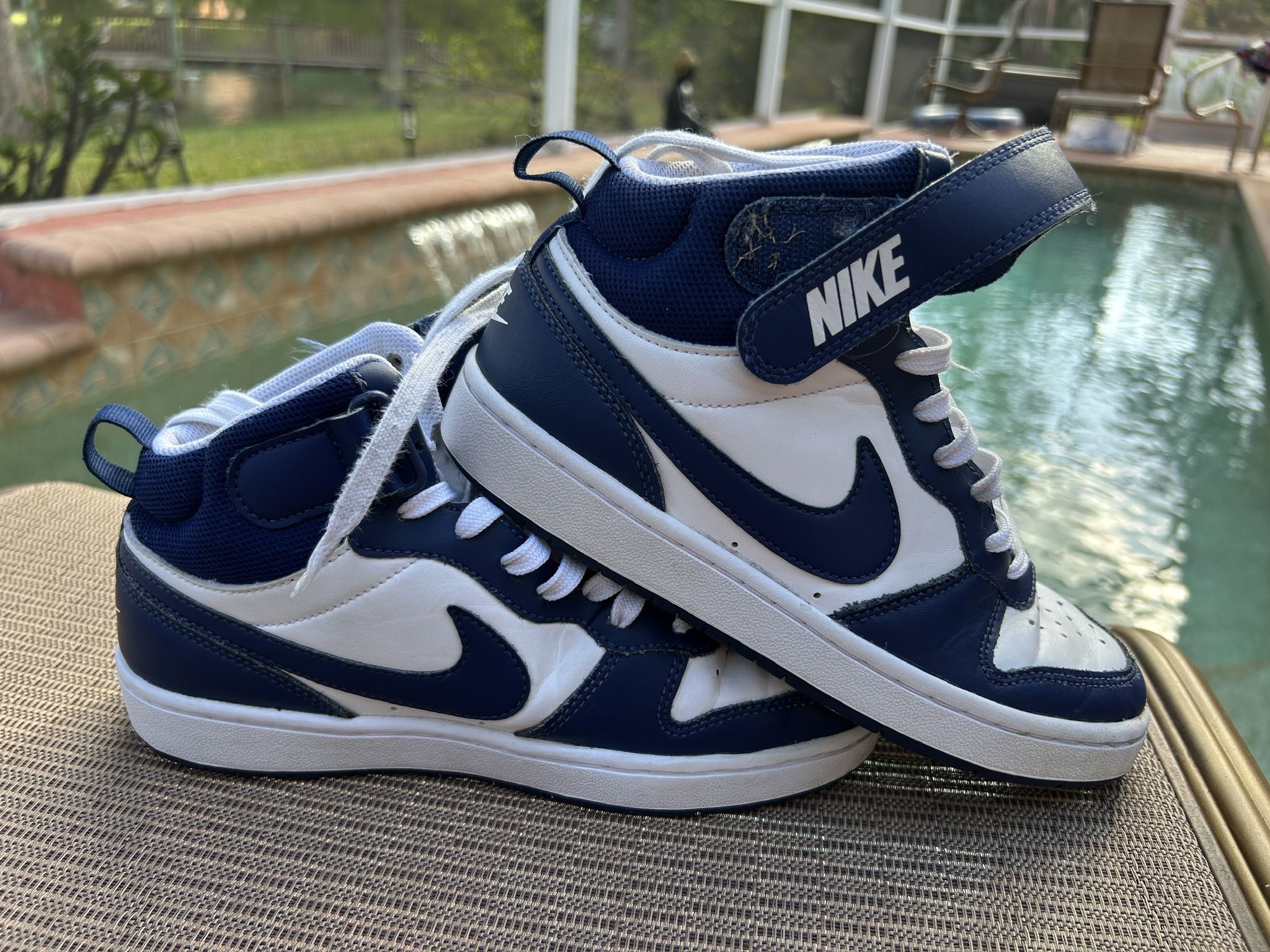 Nike Court Borough Mid 2 Youth size 5Y/mens White and signal blue