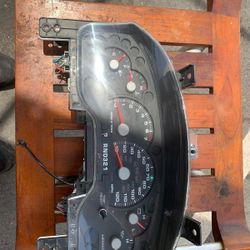 2005 Ford Explorer dashboard $60