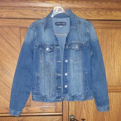 Maurices Women's Size Medium Stretch Denim Jacket Excellent Condition PRICE Is Firm 