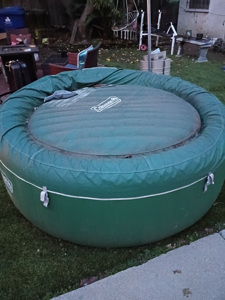 Coleman Saluspa Jacuzzi