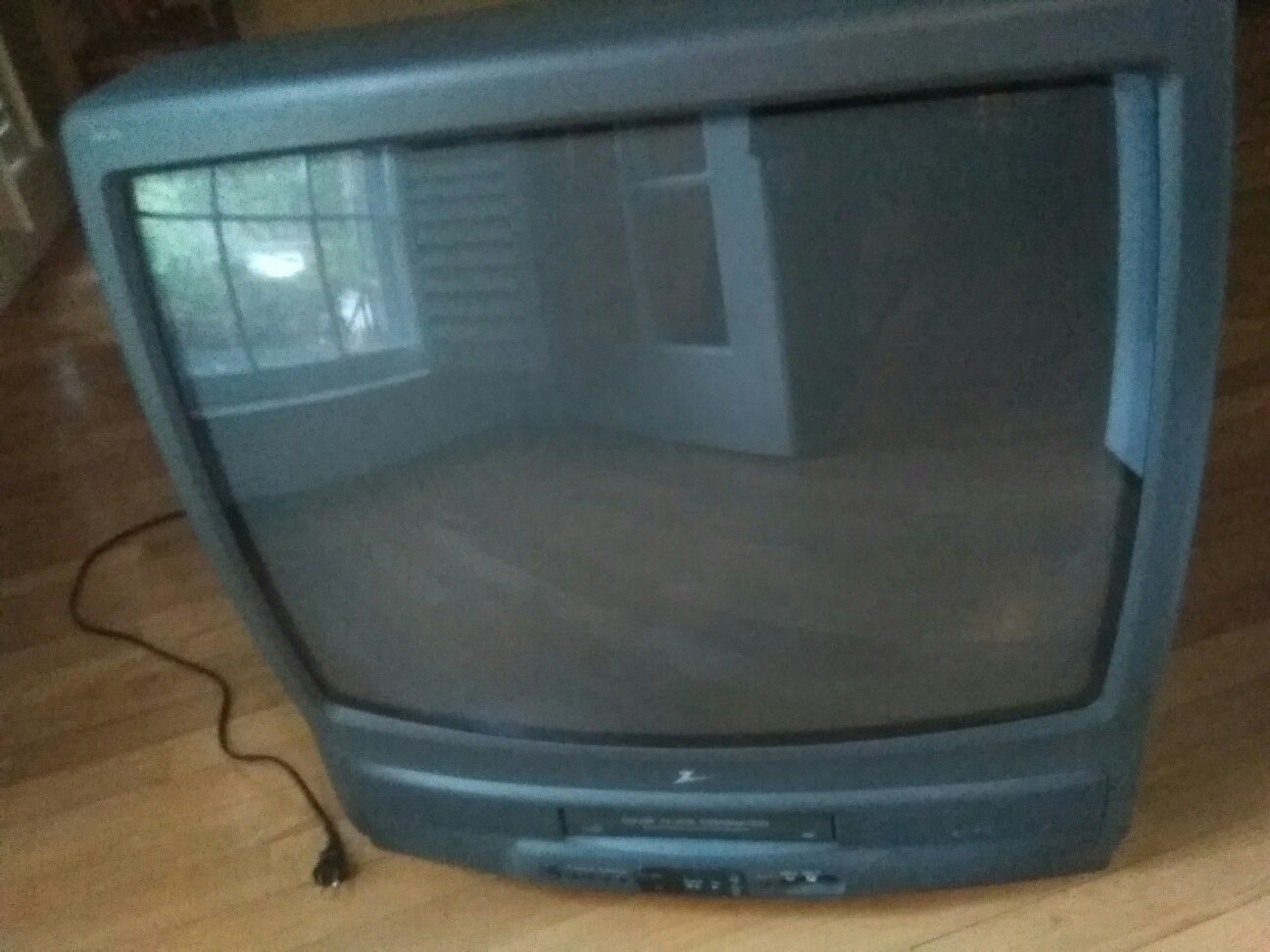 32 INCH ZENITH COLOR TV/ VRC COMBO