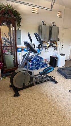 NordicTrack Commercial 14.9 Elliptical – Like New – Excellent Condition