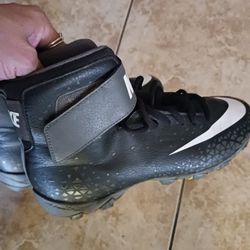 5.5Y And 6Y Nike Football Cleats