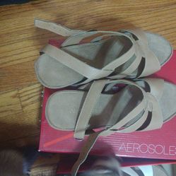 ***AEROSOLES HEELS***