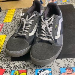 Vans Low-Top Skate Shoes – Gray/Black – Great Condition