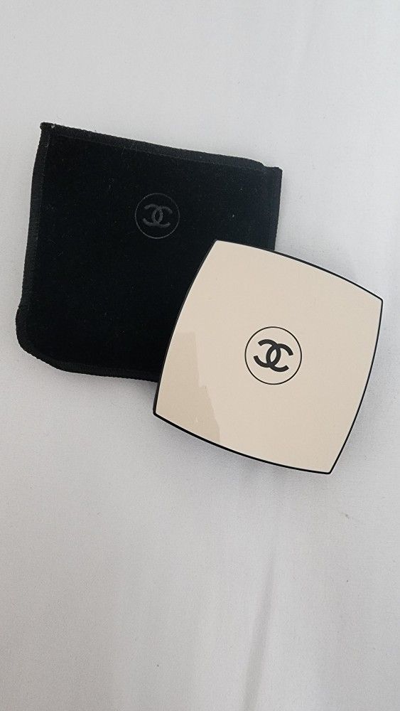 CHANEL Eyeshadow and Mirror Compact With Pouch