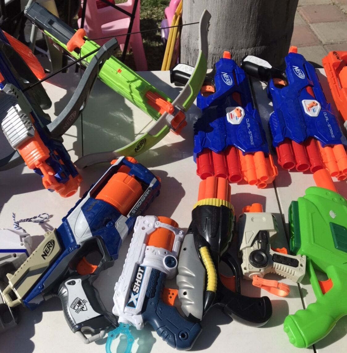 Bonche Grande De Nerf Guns And Assorted