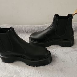Dr. Martens Unisex 2976 Quad Platform Chelsea Boots Size: Women’s 9 / Men’s 8
