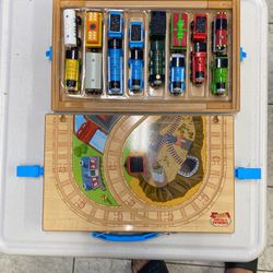 Thomas And Friends Wooden Railway Set With 16 Train And Carts