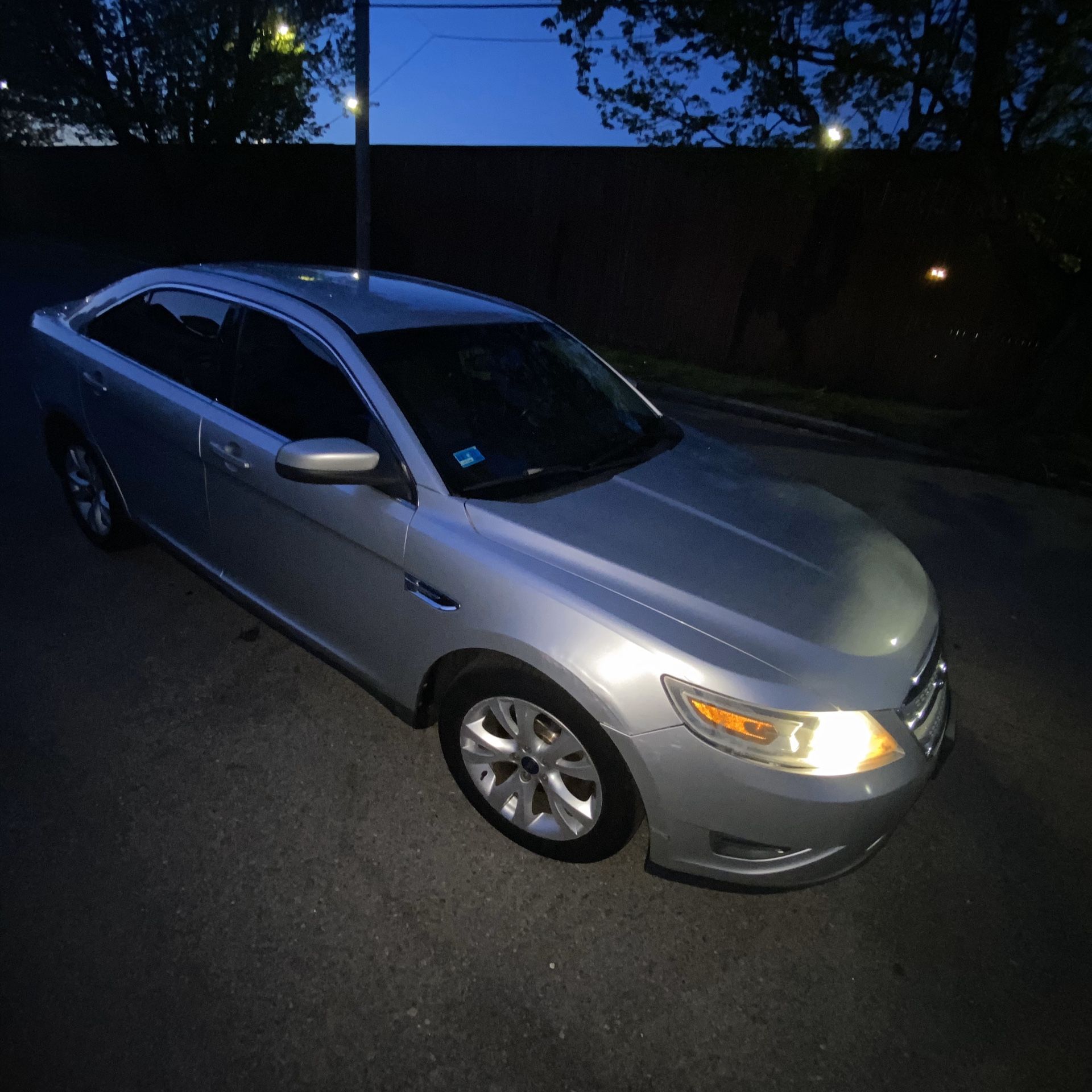 2010 Ford Taurus