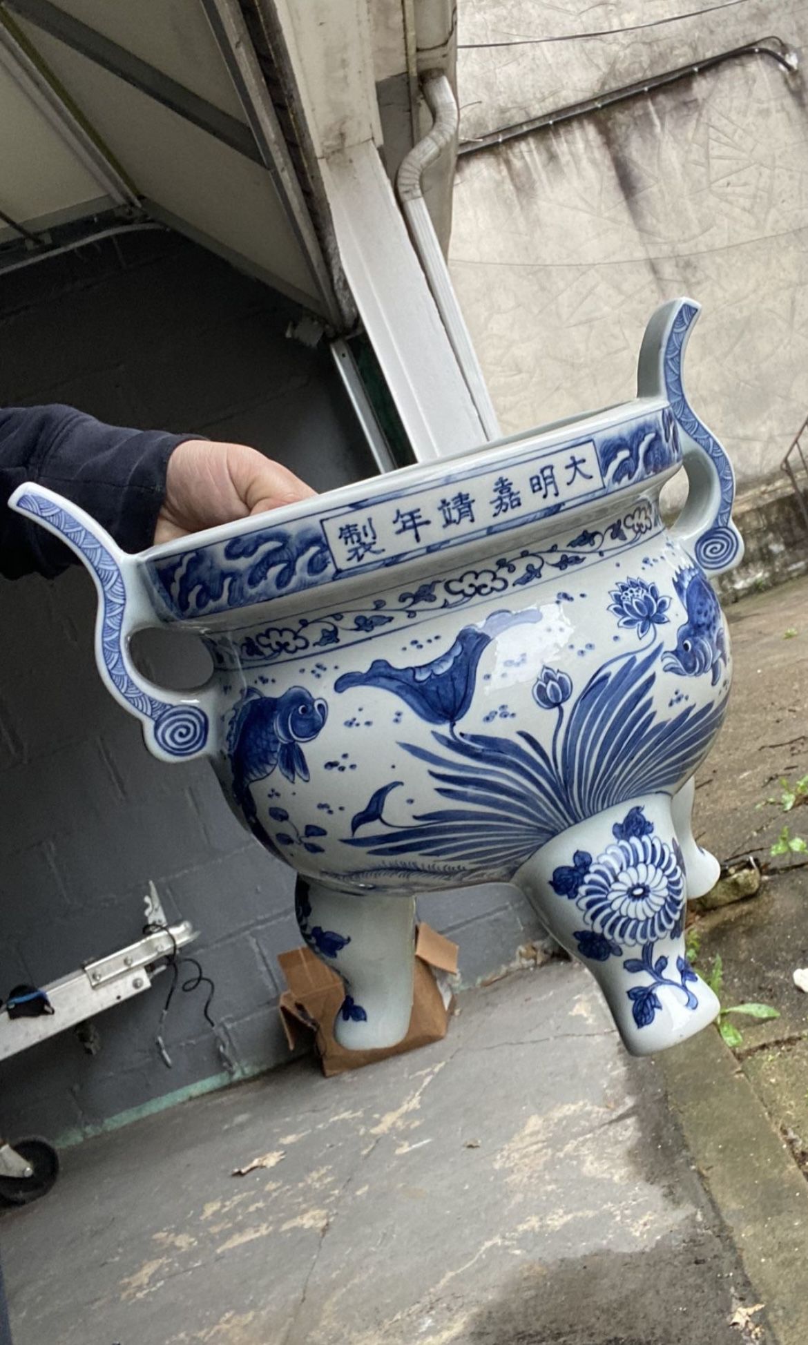 antique Chinese flower pot - beautiful blue and white fishies hand painted! very detail and heavy.  perfect condition 