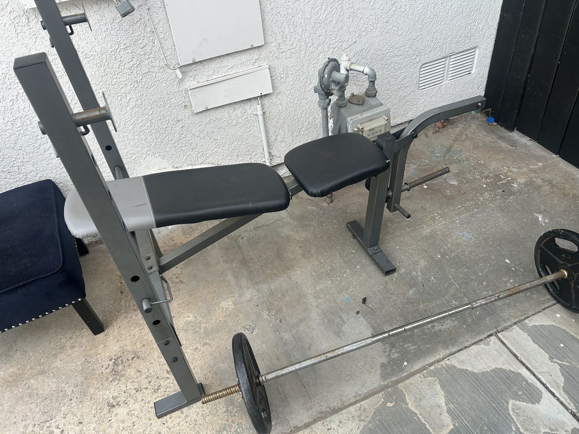 Bench press with weights
