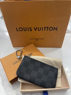 Louis Vuitton Coin Pouch for Sale in New York, NY - OfferUp