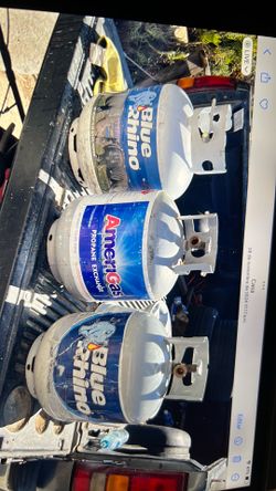 Propano tanks / are complete full