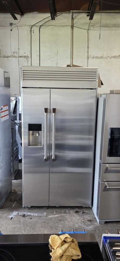 MONOGRAM 42 INCHES REFRIGERATOR BUILT IN SIDE BY SIDE COUNTER DEPTH STAINLESS STEEL LIKE NEW NO SCRATCH NO DENT WORK PERFECTLY