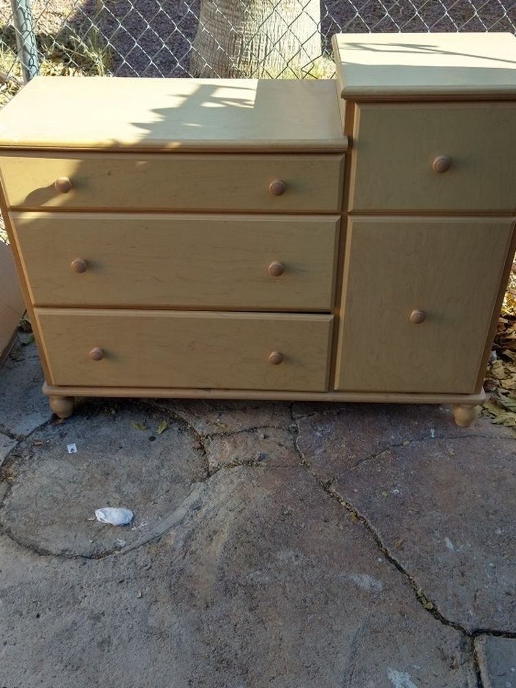 Dresser/ Changing Table