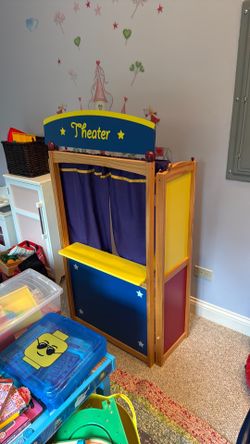 Kids theater stand