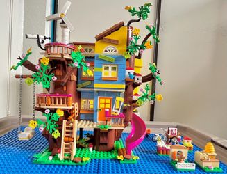 Lego friends treehouse set