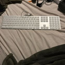 Apple Keyboard 