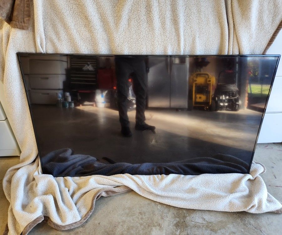 57" Smart Samsung TV 