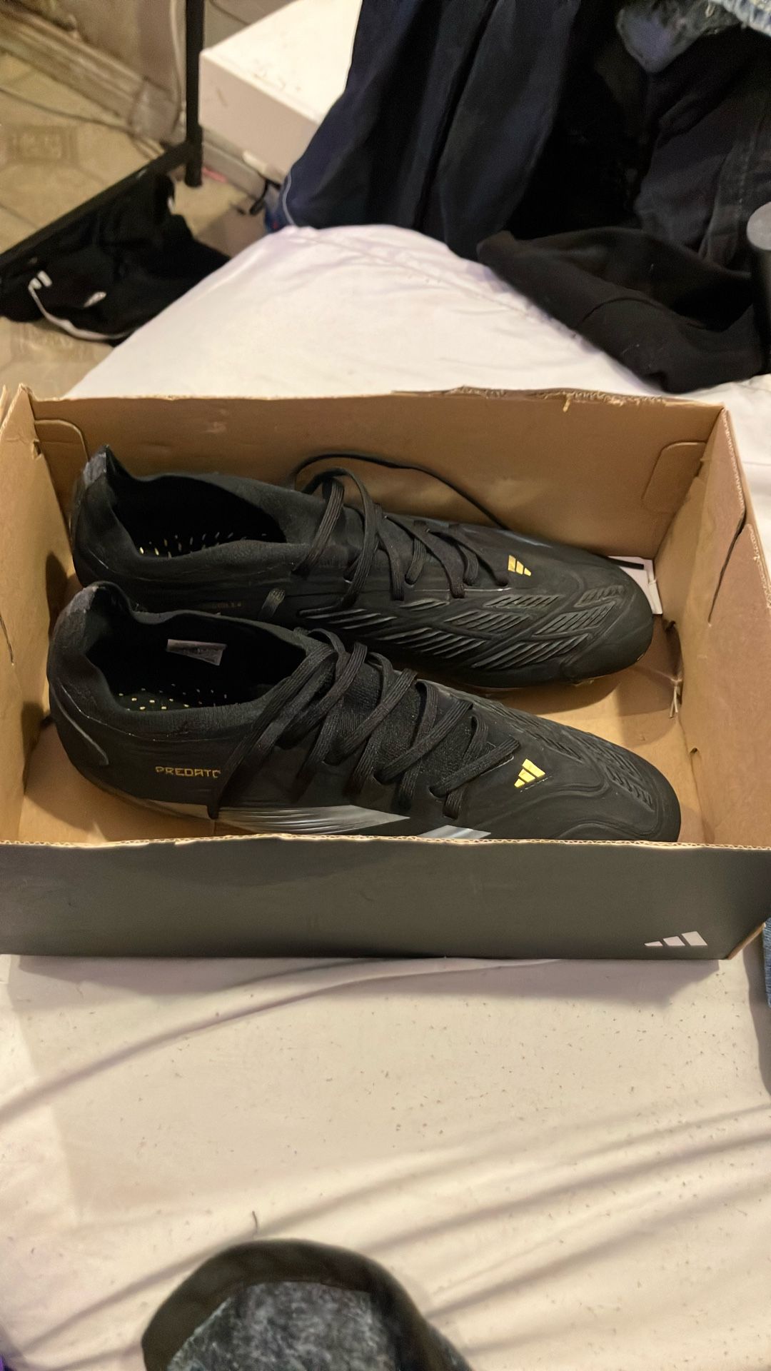 PREDATOR PROS FG ALL BLACK AND GOLD