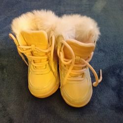 Baby / Toddler  London Foe Sneakers- Size 5 - Gently used.