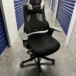 Uplift Ergonomic Office Chair – Storage kept, Barely used, Fully Adjustable