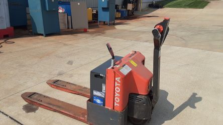 Toyota pallet truck