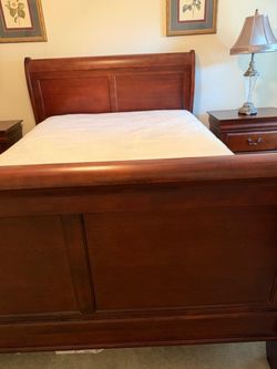 Cherry Sleigh Bed Bedroom Set – Bed, Dresser w/ Mirror, 2 Nightstands