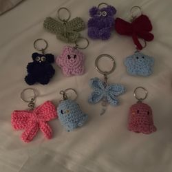 Woven Beautifull Flowers And Characters Keychains