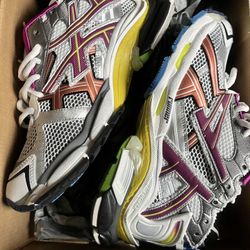 BRAND NEW SIZE 43