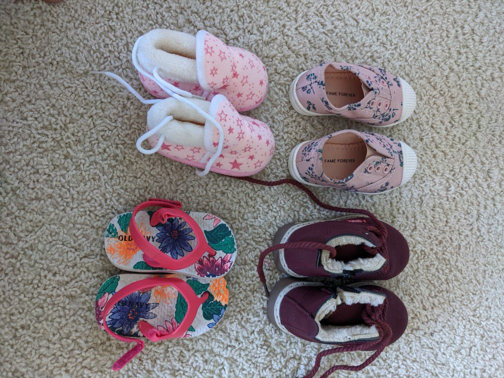 12 Months Girl's Shoes Ranging From 5$