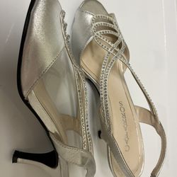 Caparros Silver High Heels. Women’s Size 8B. 2-2.5 Inch Heel.