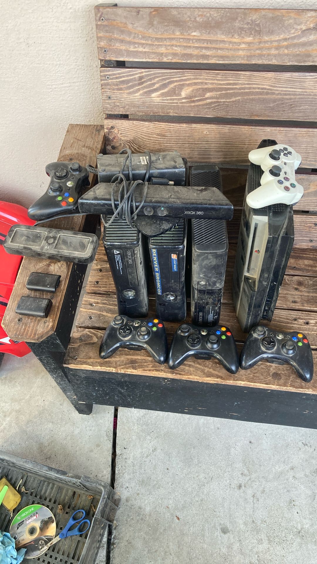 Lot Of 3 Xbox 360 Consoles 4 Remotes , 1 PS3 , 1 Remote And A Kinect Camera