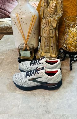 Women’s Brooks Adrenaline GTS 24  Gray Taupe Running Shoes (1204261B030)Size 8.5
