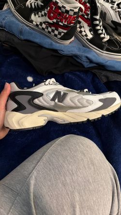 Men’s Size 9.5 New Balance 725 Running Shoes