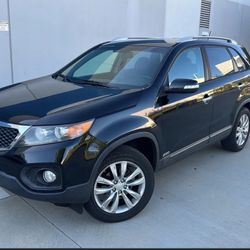 2012 KIA SORENTO AWD —LOW MILES—