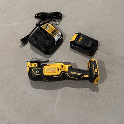 Dewalt 20v Oscillating Tool With Battery And Charger