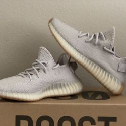 Yeezy boost 350 v2 (size: US-9)/(Sesame)