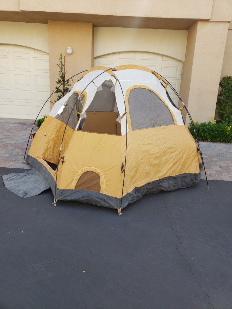 Coleman Crescent Rim 4 Person Camping Tent and Rainfly WELL