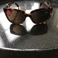 Peepers Sun Glasses