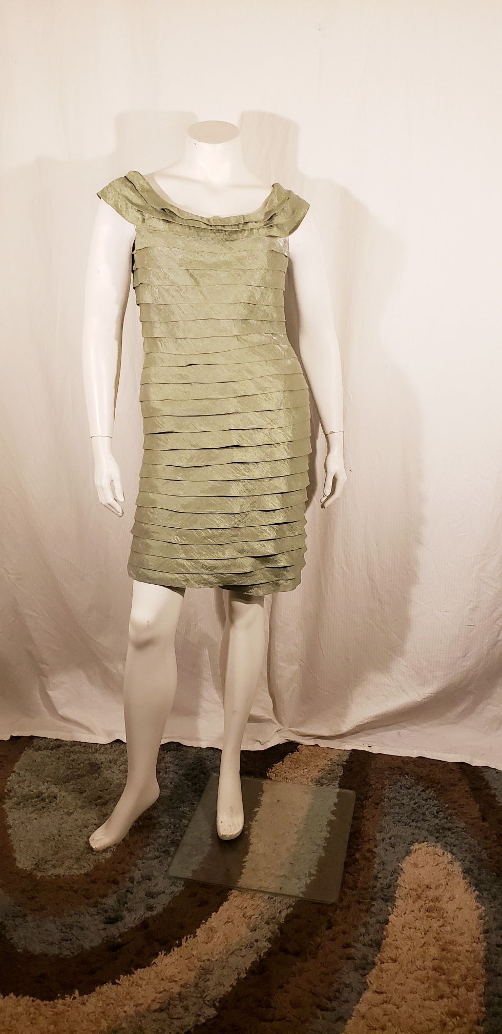 Adrianna Papell Green Evening Dress size16 Adrianna Papell Green Evening Dress size16