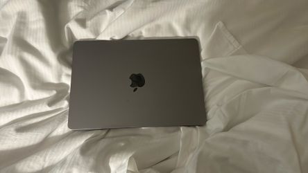 MacBook Air (M3, 2024) — 13-inch, 16GB RAM, 256GB SSD.