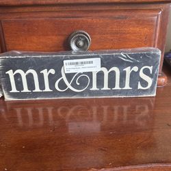 Mr & Mrs Wood Sign