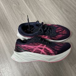 ASICS Novablast 3 Women Sz11/ Men Sz9.5