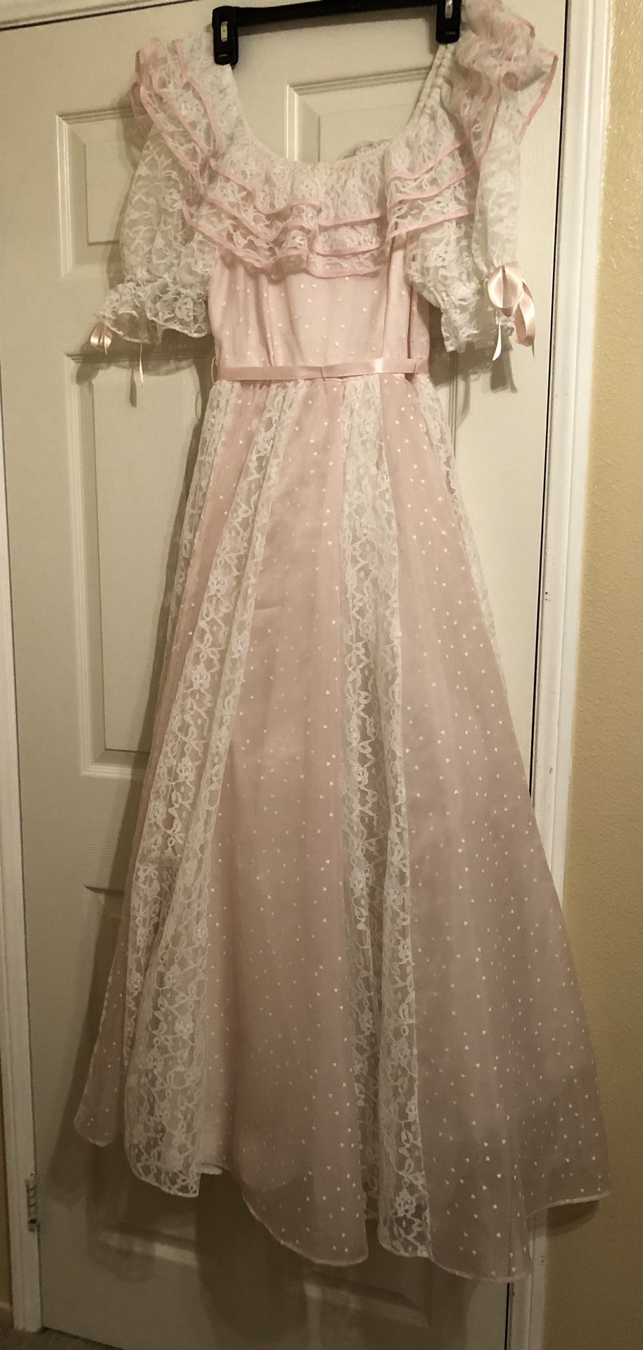 Women’s White Lace & Pink With White Hearts Vintage 1986 Prom Dress Size 5/6