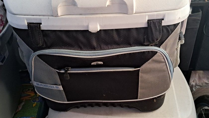 Igloo Cooler On Wheels