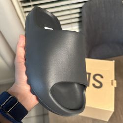 Yeezy Slides Onyx Size 10