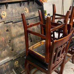 Table With Four Chairs 